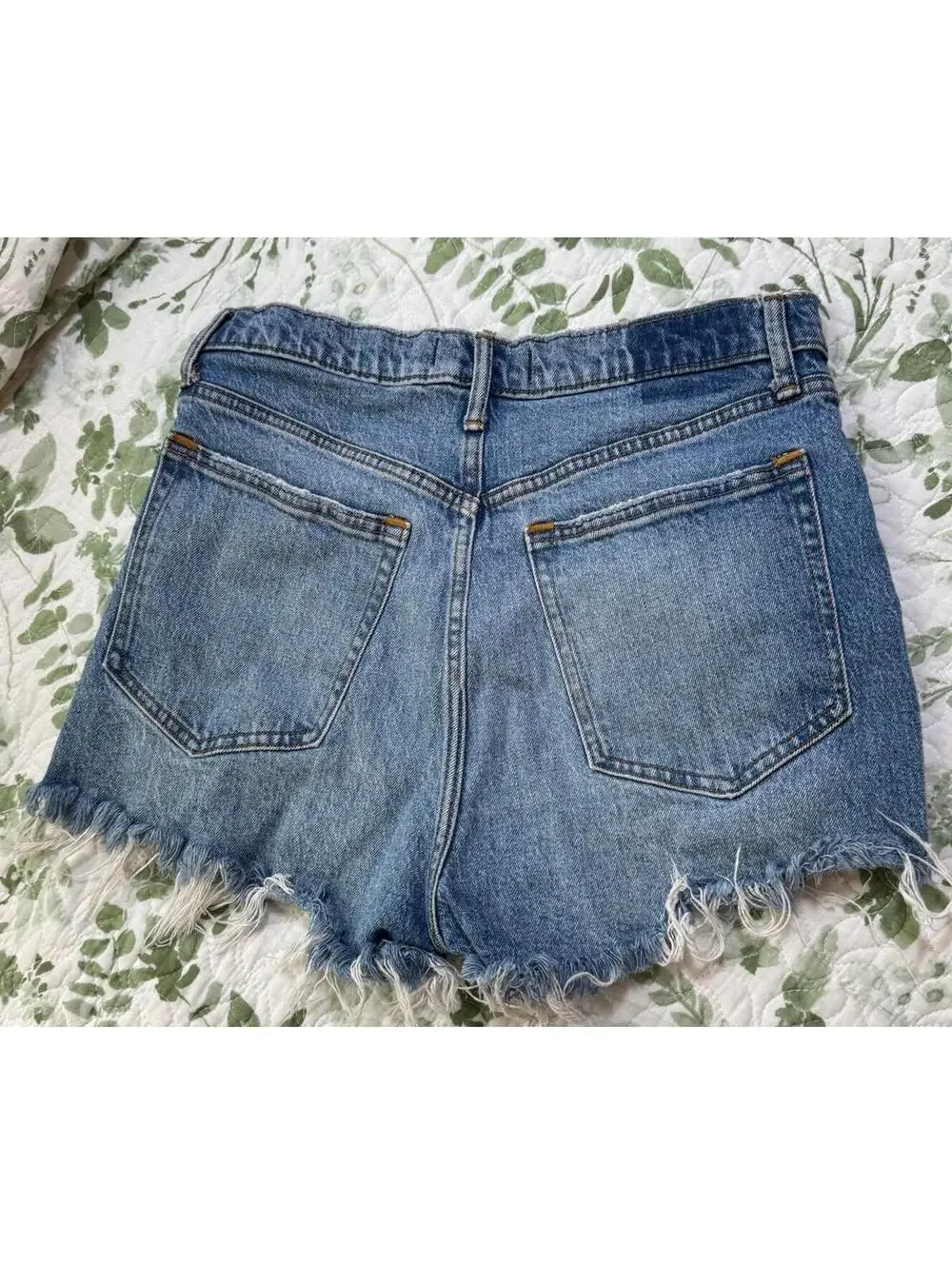 ABERCROMBIE & FITCH - High Rise Mom Shorts Distressed Frayed Denim - Size 6